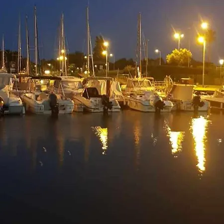 Apartment Cosy Au Cap D'agde Pour 2 Personnes Avec Vue Sur Les Bateaux - Fr-1-749-102 Agde